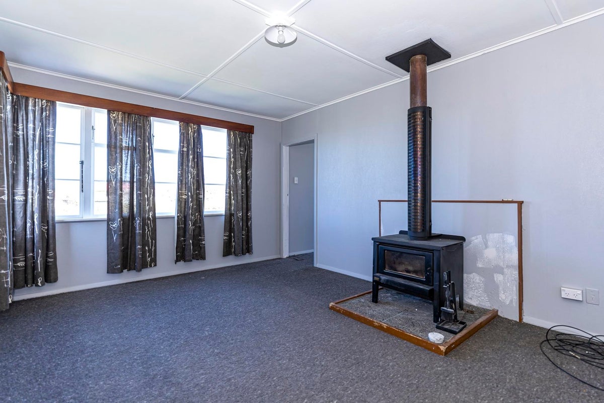 18 Bouverie Street, Waimataitai, Timaru - Carousel 2