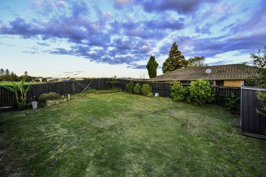 20 Glenveagh Park Drive, Weymouth, Auckland - Carousel 2