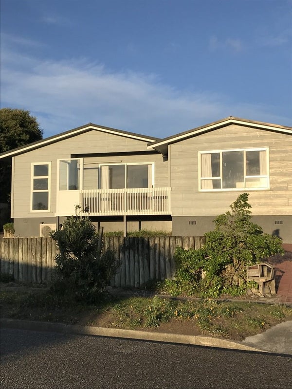 7 Ara Kuaka, Waikanae Beach, Waikanae - Carousel 1