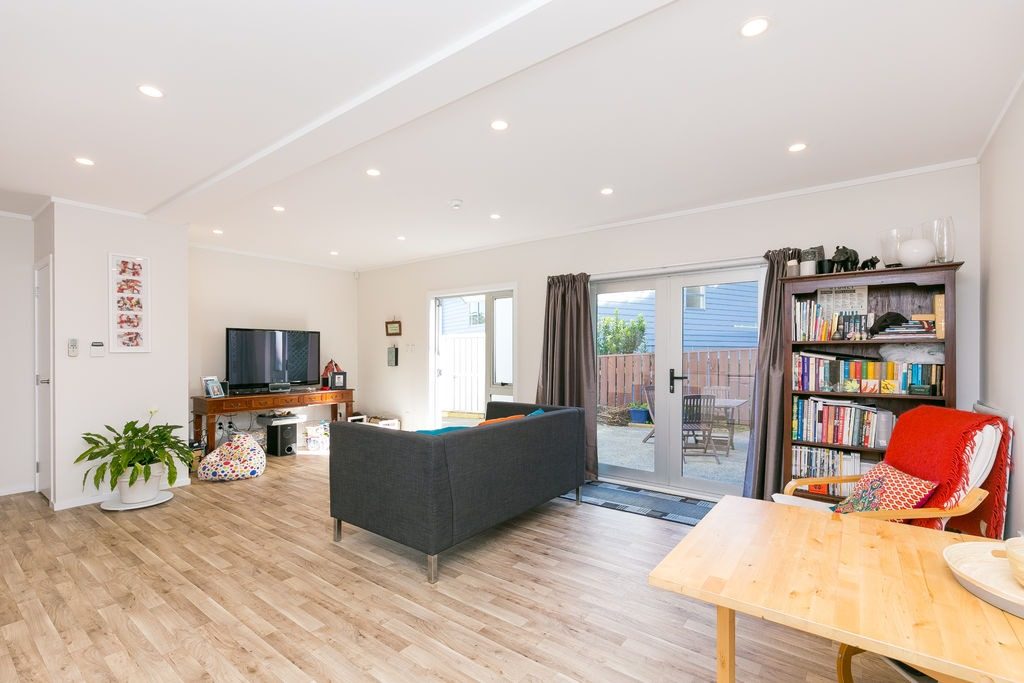 32 Glanmire Road, Newlands, Wellington - Carousel 1