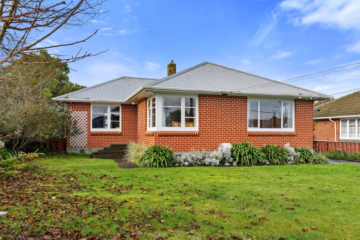 18 Hildreth Street, Trentham, Upper Hutt - Carousel 1