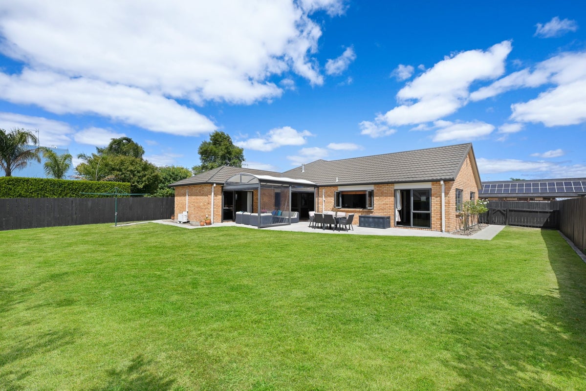 17 Grasmere Court, Huntington, Hamilton - Carousel 2