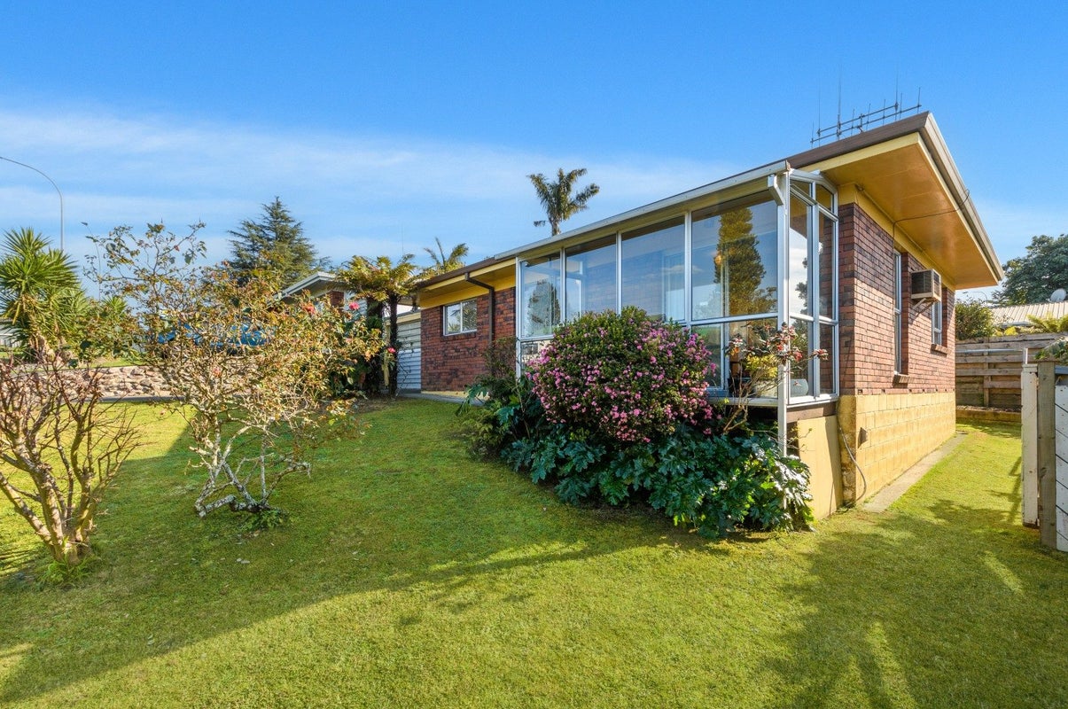 1B Birmingham Street, Judea, Tauranga - Carousel 1