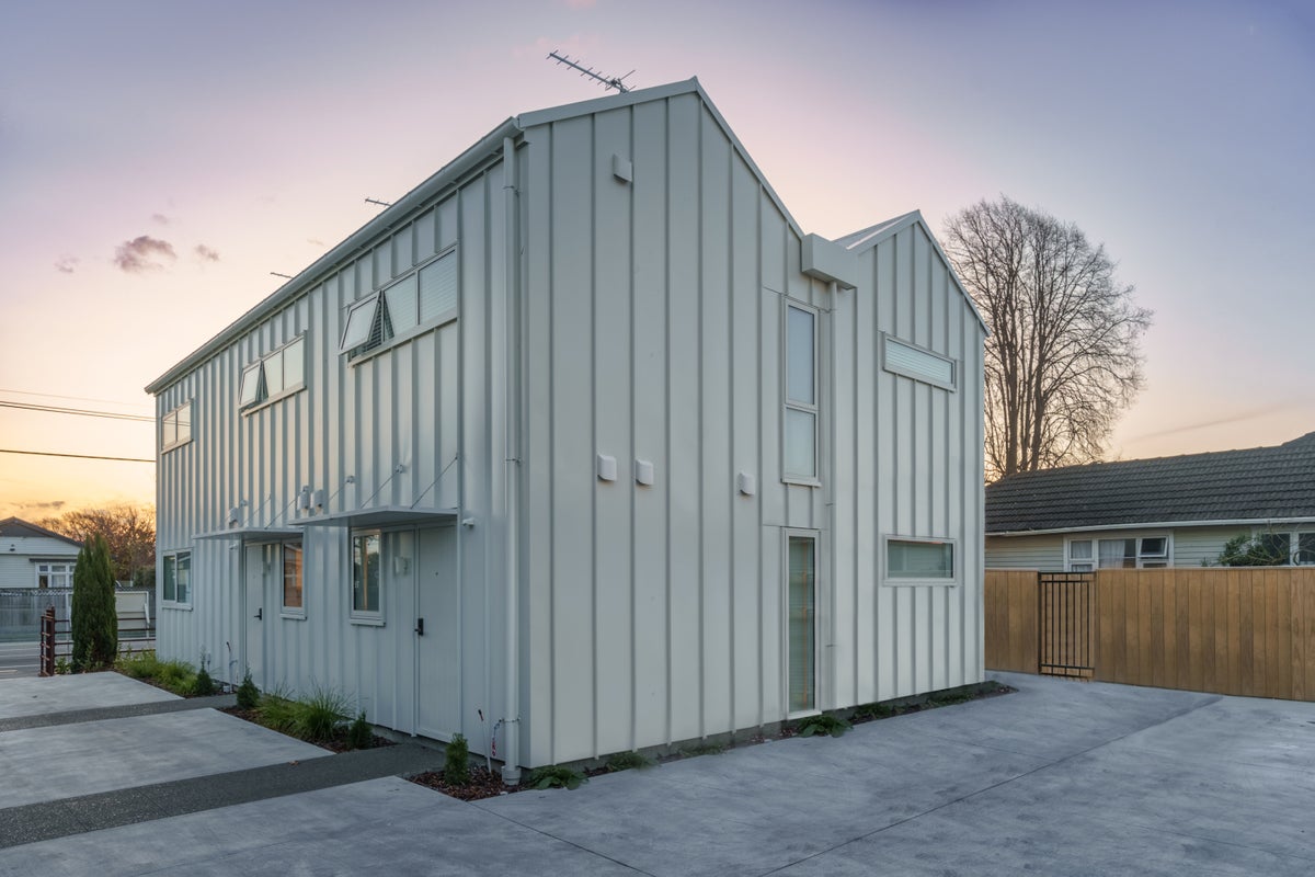 2/160 Hills Road, Edgeware, Christchurch - Carousel 1