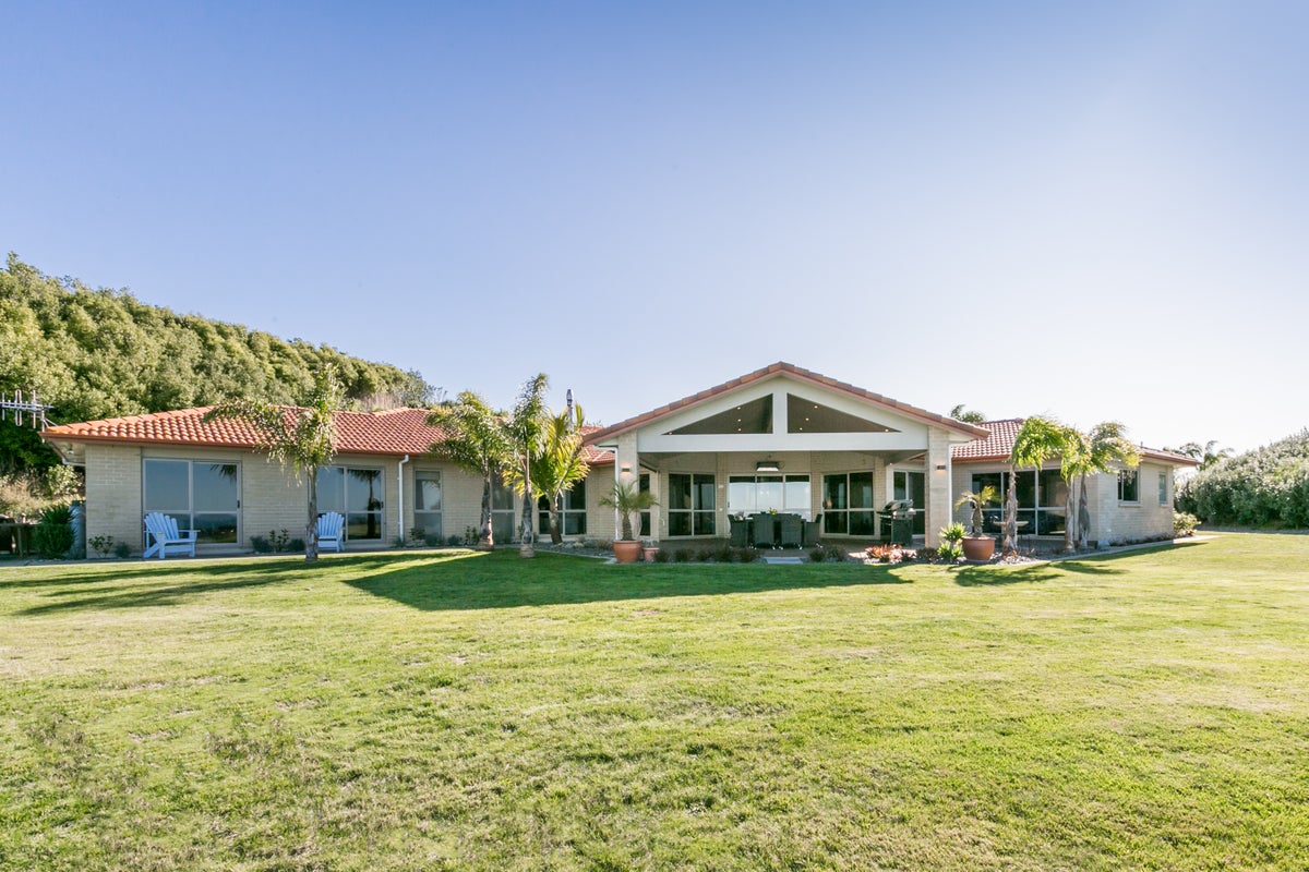 123 Eskridge Drive, Eskdale, Napier - Carousel 1