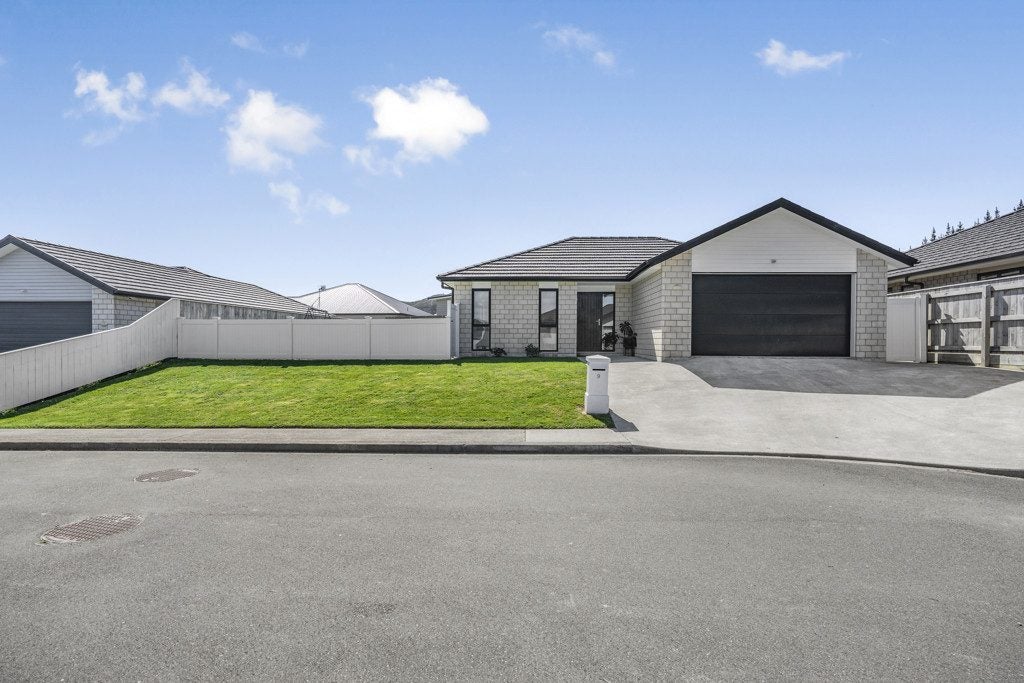 9 Craigie Way, Wainuiomata, Lower Hutt - Carousel 2