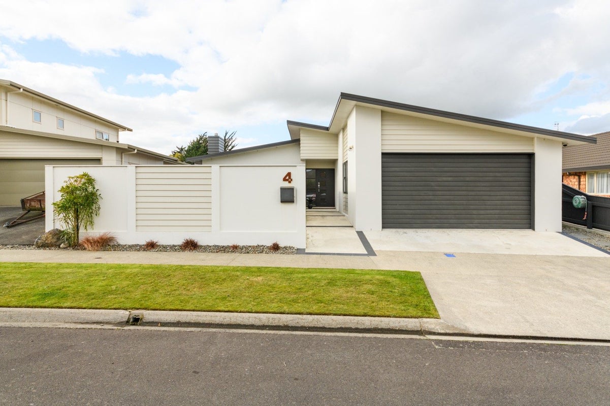 4A Silkwood Place, Fitzherbert, Palmerston North - Carousel 1