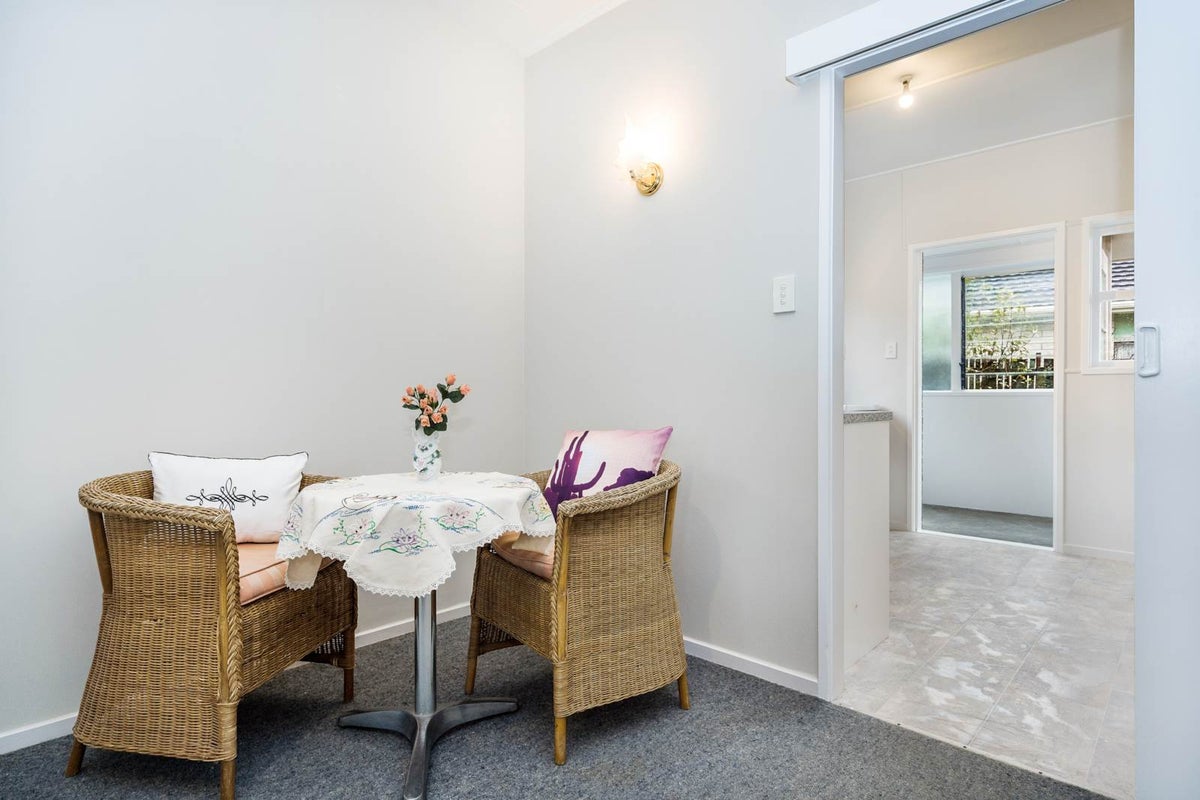 2/7 Station Road, Kamo, Whangarei - Carousel 2