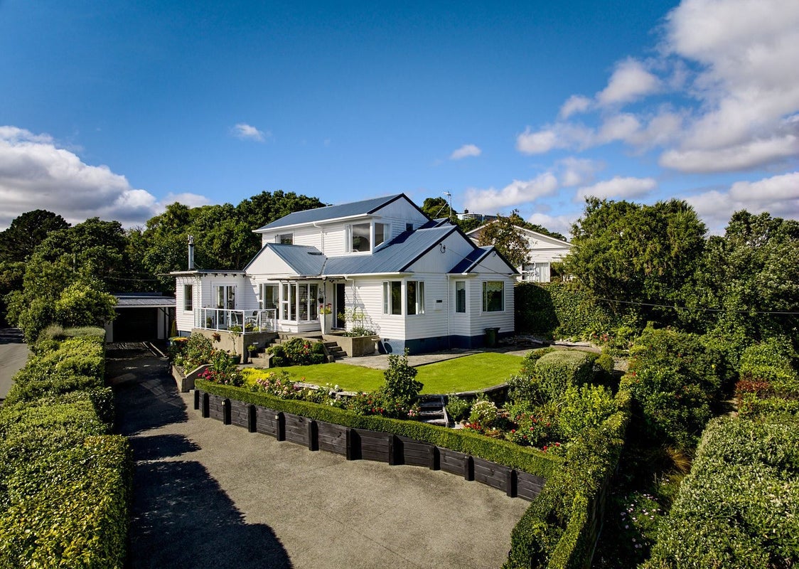 1 Singers Road, Korokoro, Lower Hutt - Carousel 1