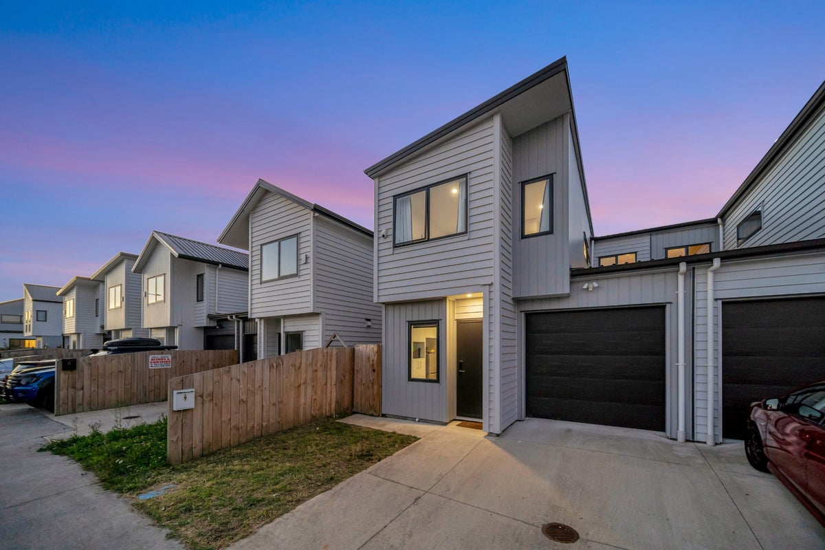 9 John Burn Road, Takanini, Auckland - Carousel 1
