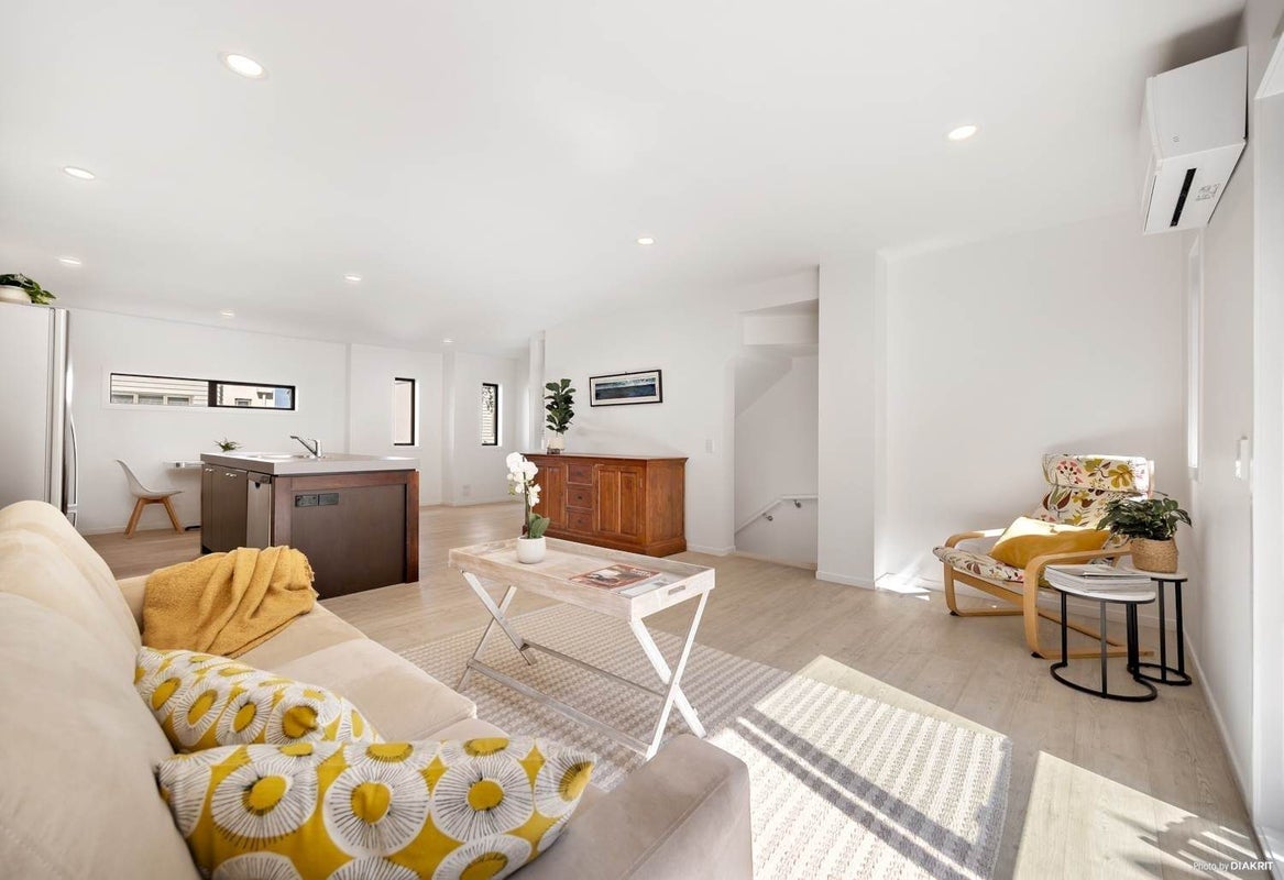 54/21 Hunters Park Drive, Three Kings, Auckland - Carousel 2