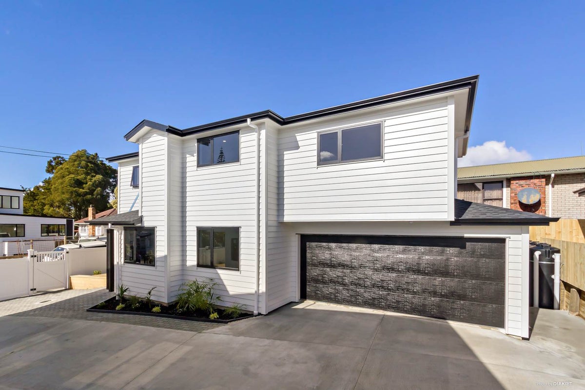 15A Windermere Crescent, Blockhouse Bay, Auckland - Carousel 1