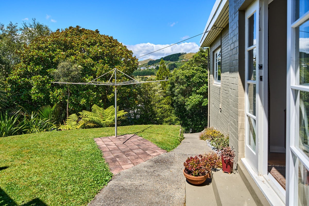 1 Victory Crescent, Tawa, Wellington - Carousel 23