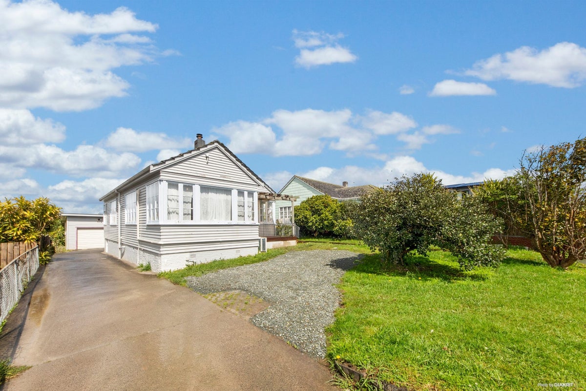 3196 Great North Road, New Lynn, Auckland - Carousel 1