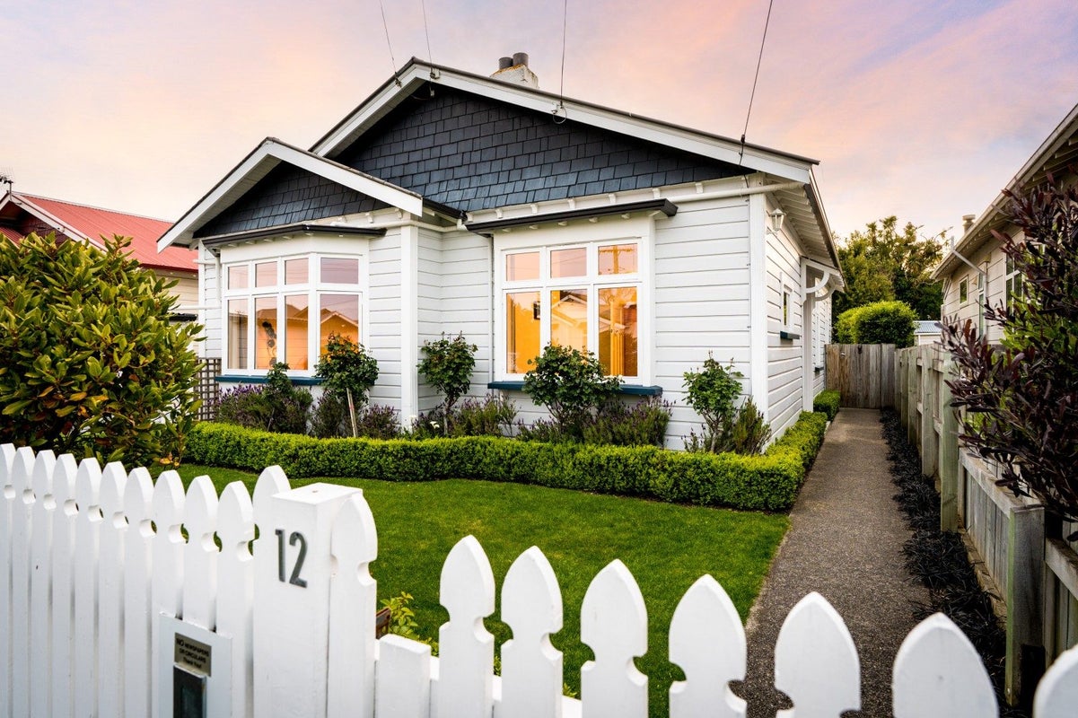 12 Waterloo Street, Saint Kilda, Dunedin - Carousel 1