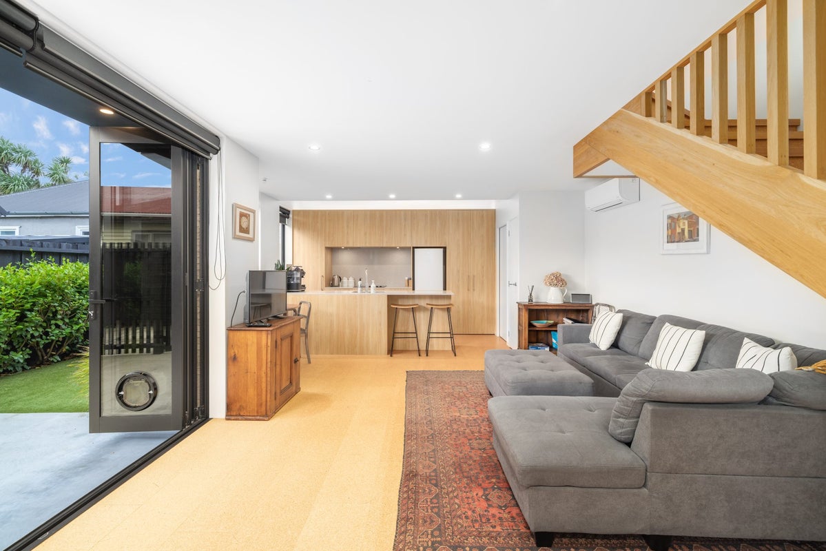 2/20 Dickens Street, Addington, Christchurch - Carousel 2