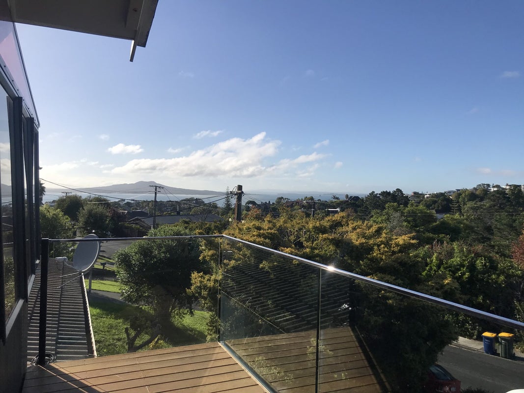 27 Peter Terrace, Castor Bay, Auckland - Carousel 1