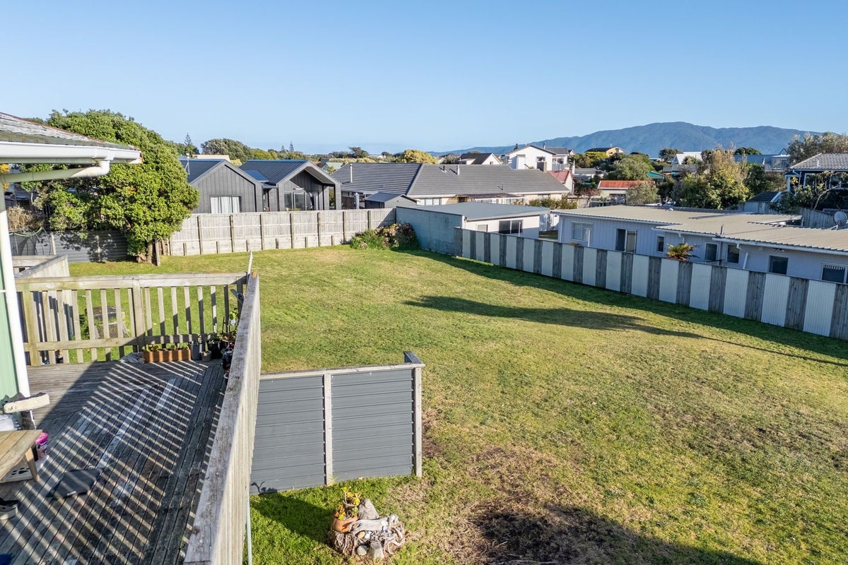 20 Eruini Street, Waikanae Beach, Waikanae - Carousel 2