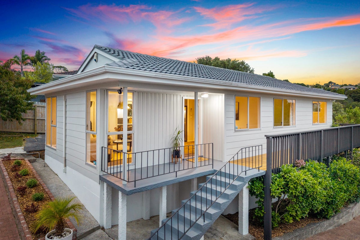 37 Leo Street, Glen Eden, Auckland - Carousel 1