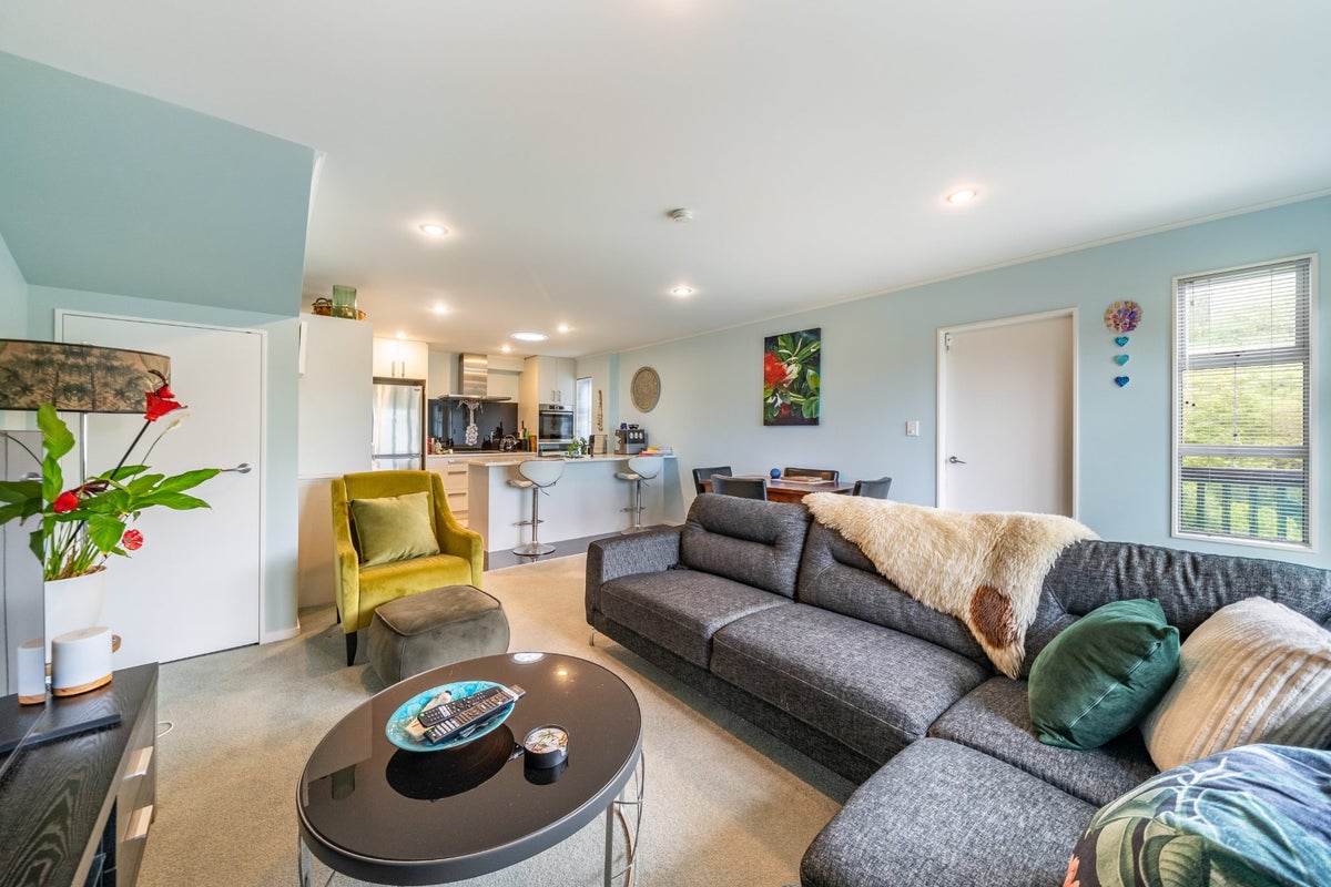 15 Marjory Close, Broadmeadows, Wellington - Carousel 2
