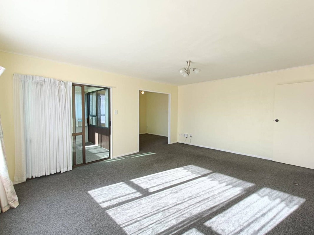 112 Aviemore Drive, Highland Park, Auckland - Carousel 1