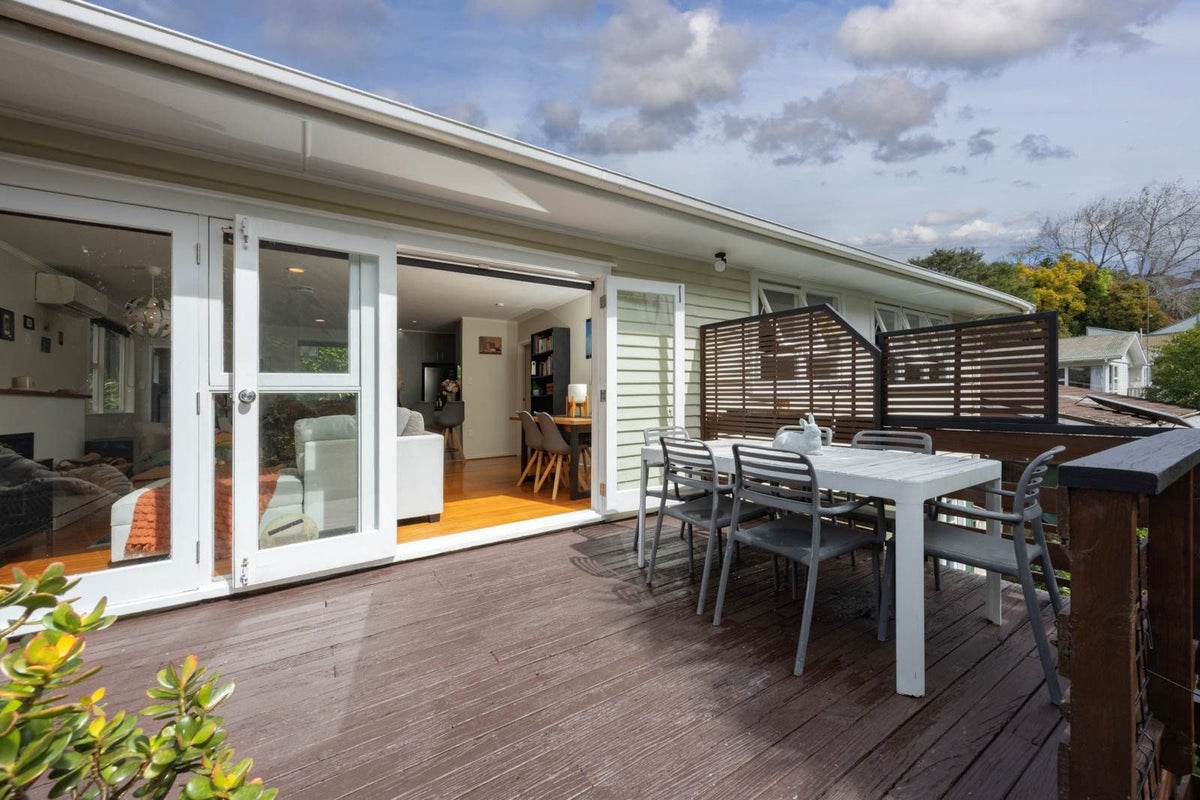 183 Golf Road, Titirangi, Auckland - Carousel 1