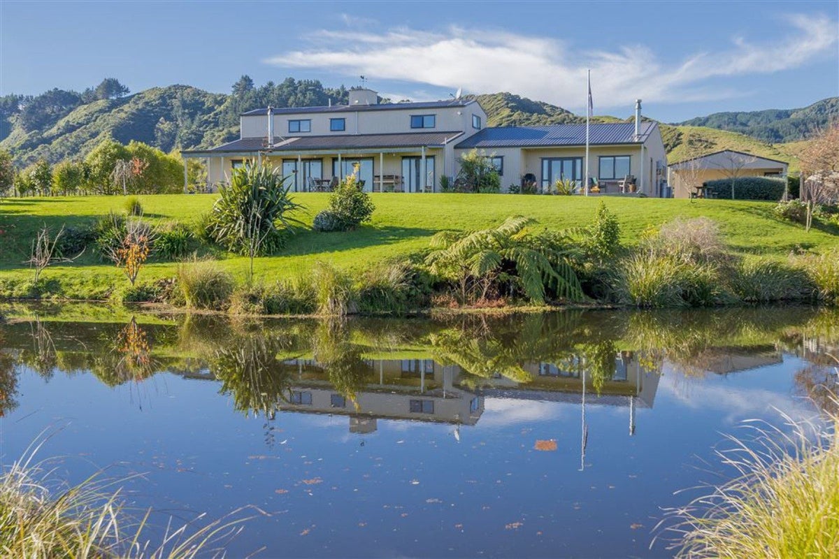 20 Mountain View Drive, Manakau, Otaki - Carousel 1