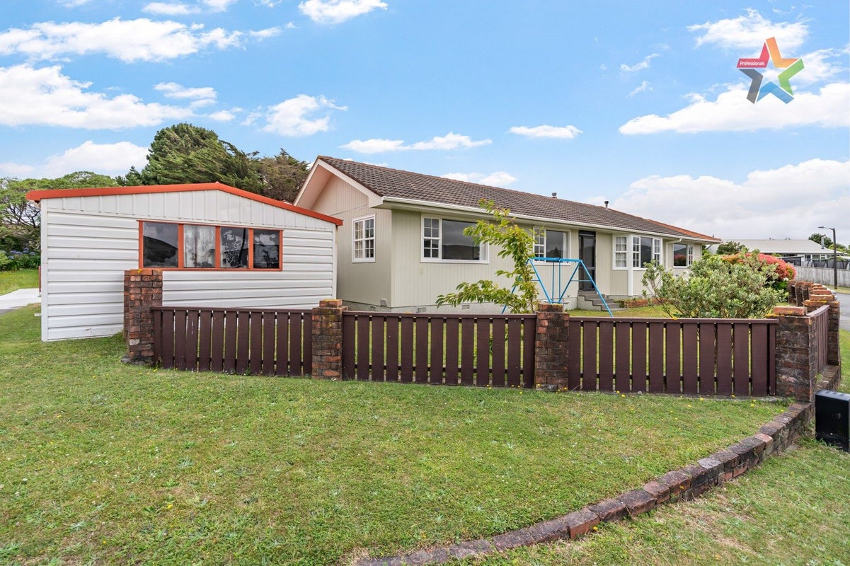 32 Invercargill Drive, Kelson, Lower Hutt - Carousel 1