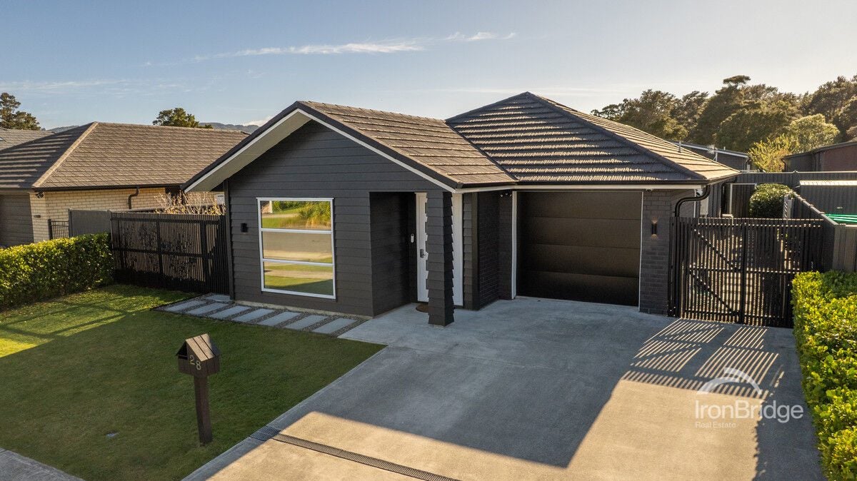 28 Hopkirk Avenue, Wallaceville, Upper Hutt - Carousel 1