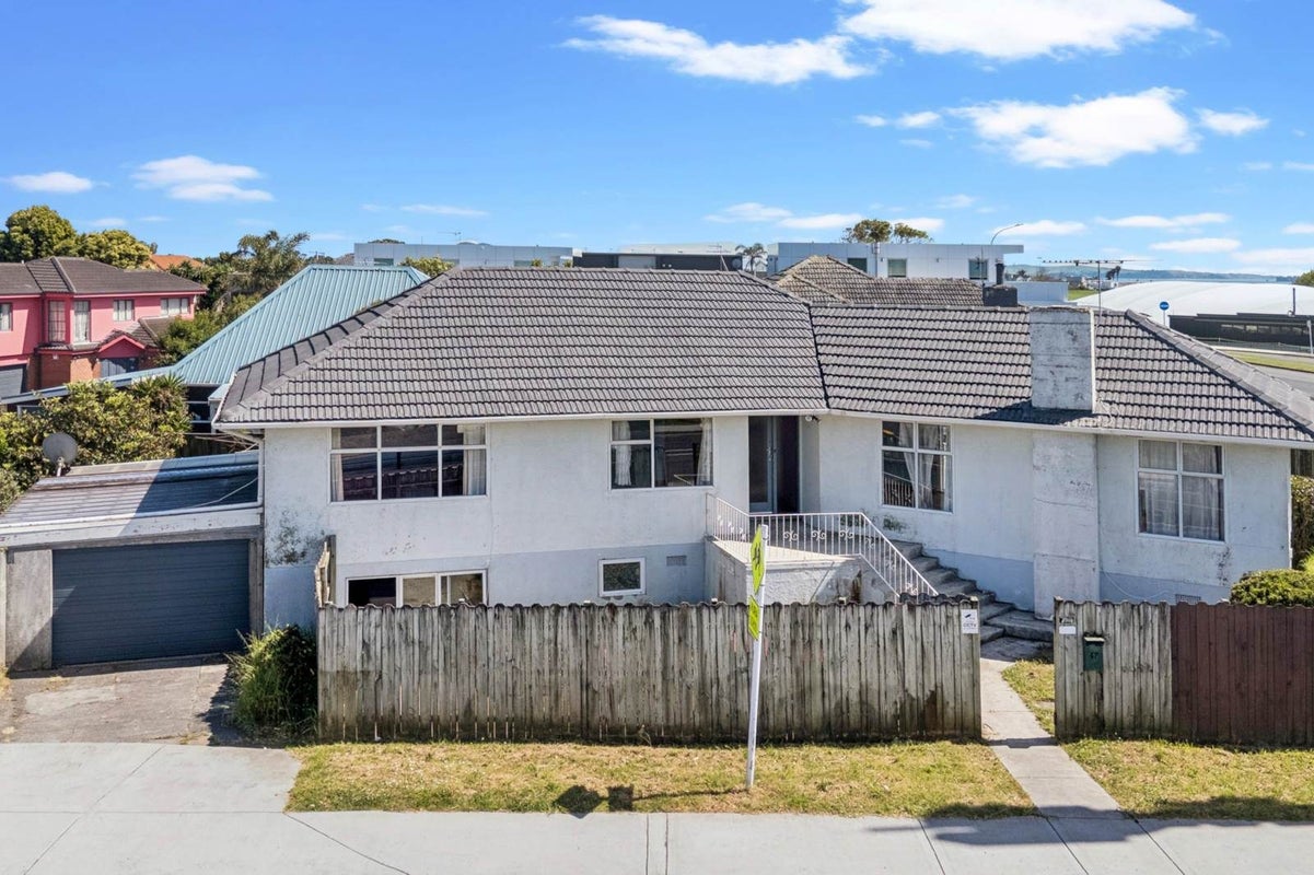 47 MacLeans Road, Bucklands Beach, Auckland - Carousel 1