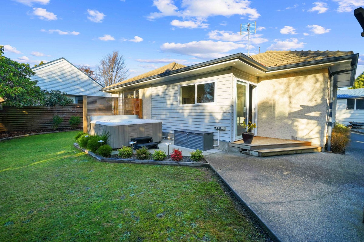 1 Cunliffe Road, Redwood, Christchurch - Carousel 2