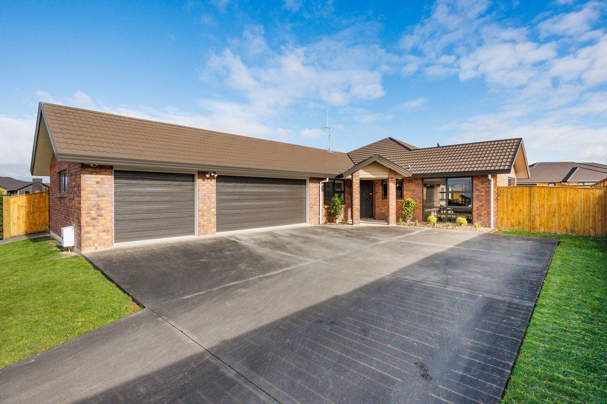 3 Medallion Court, Kelvin Grove, Palmerston North - Carousel 1