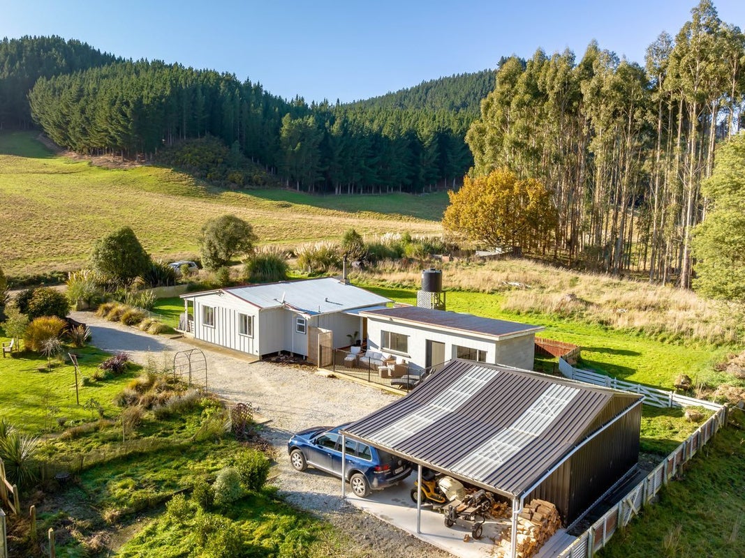 141 Walsh Road, Bushey - Carousel 1