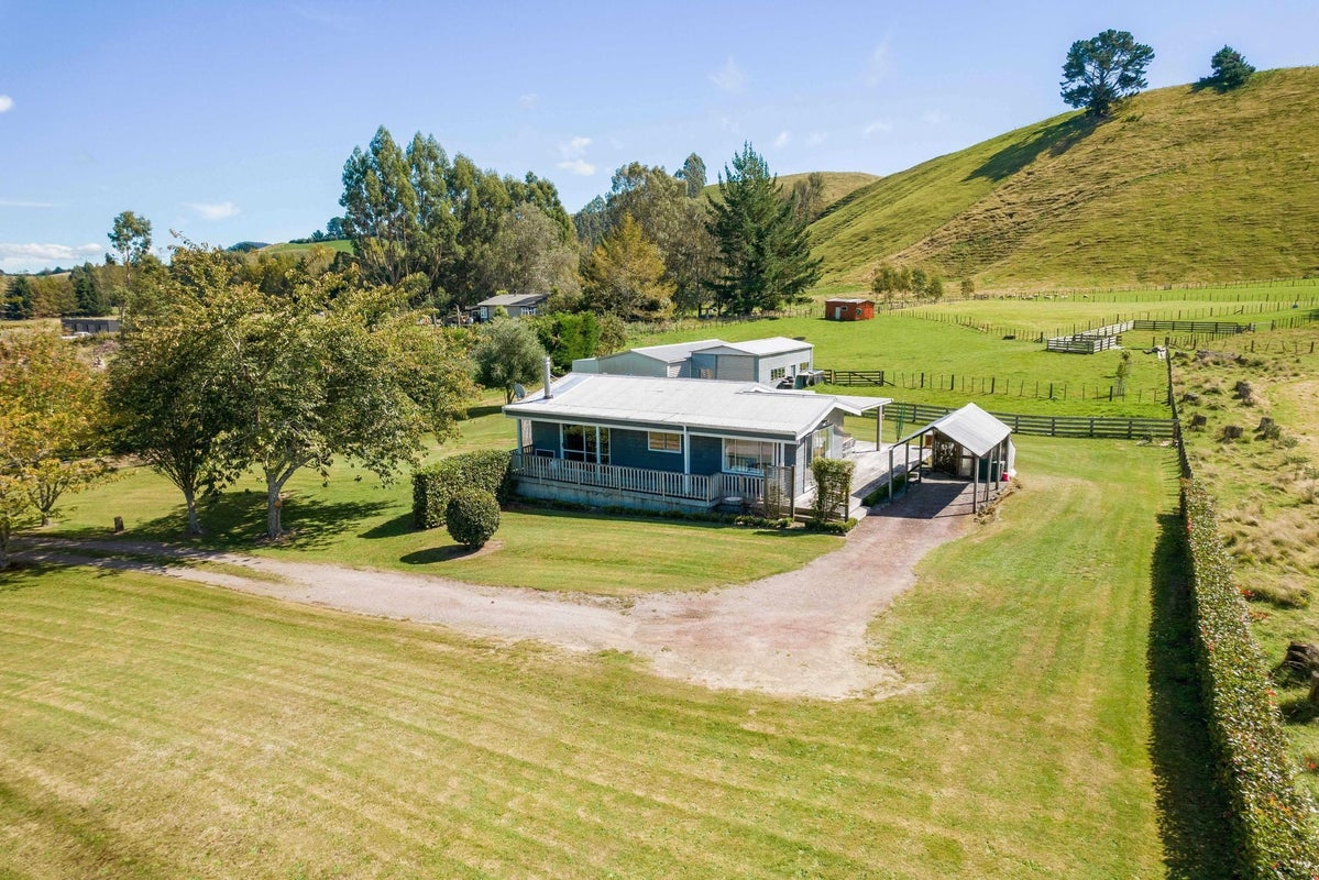 302 Whangamata Road, Kinloch, Taupo - Carousel 1