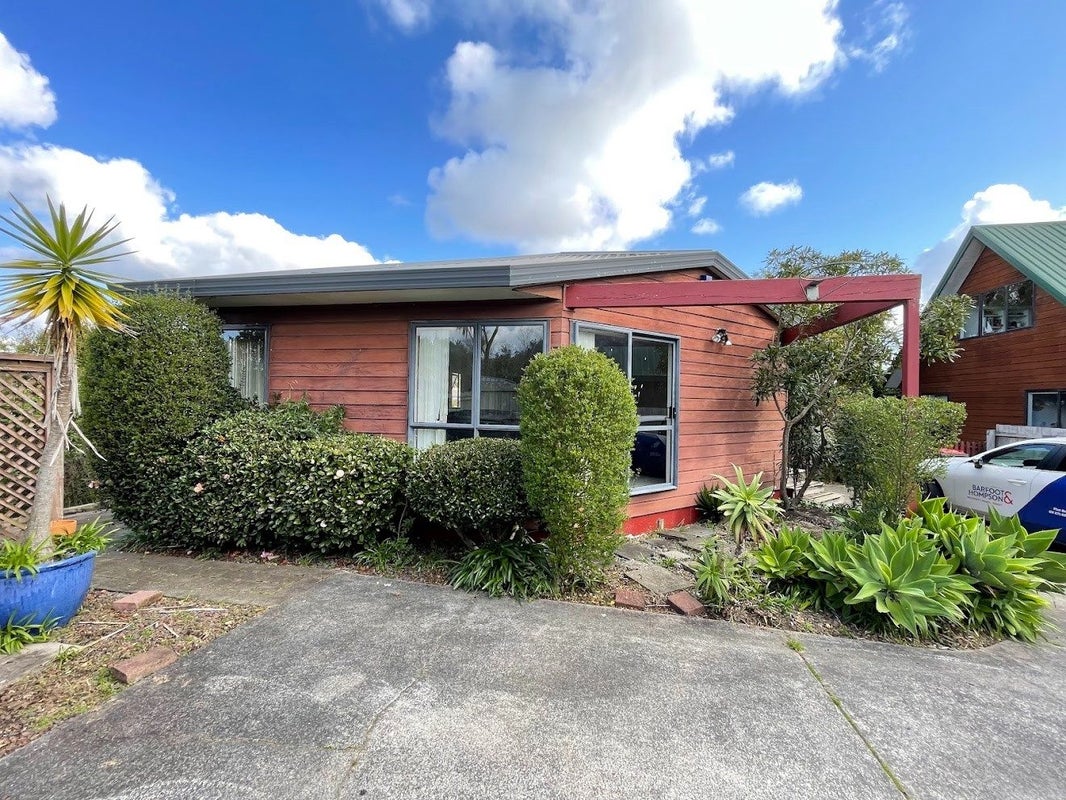 1/15 Jay Court, Botany Downs, Auckland - Carousel 1