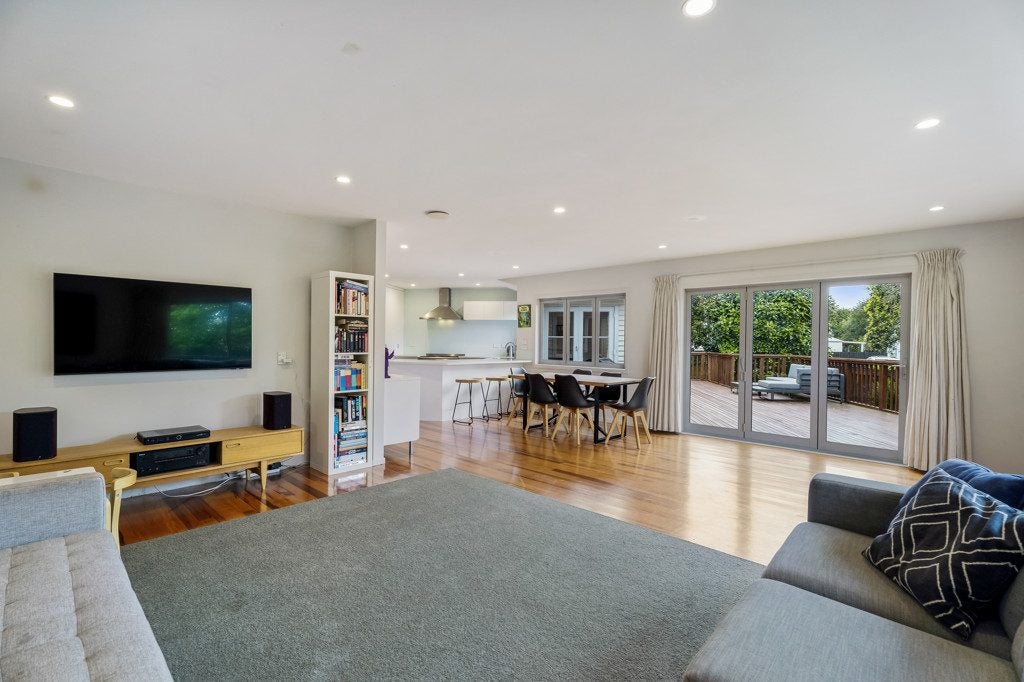 38 Graham Avenue, Te Atatu Peninsula, Auckland - Carousel 2