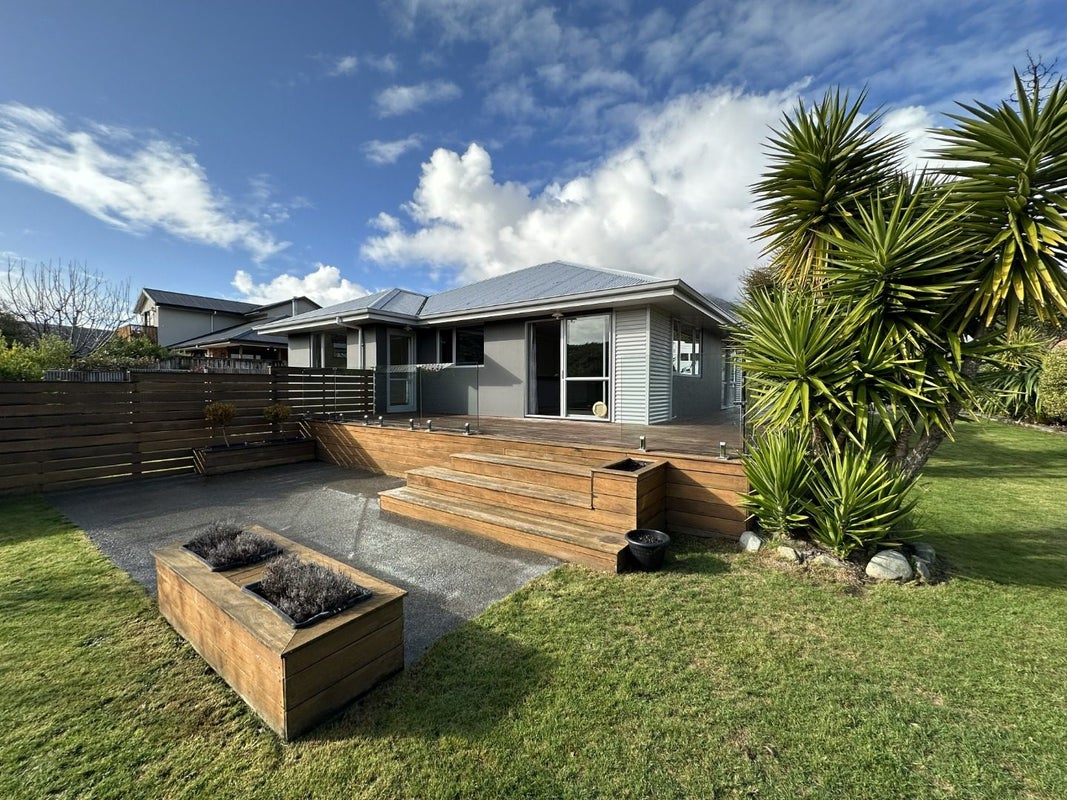 17 Glentui Place, Waikawa, Picton - Carousel 1