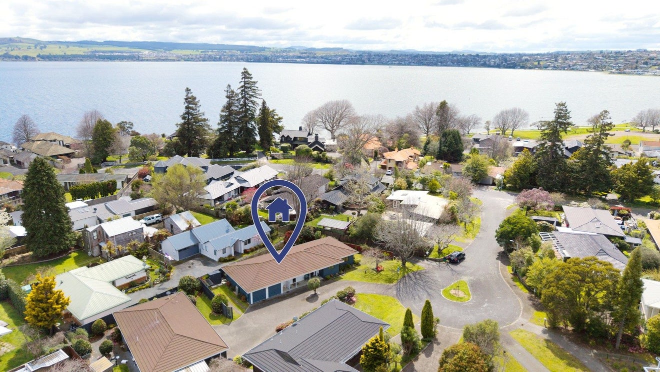 7 Kathleen Place, Rainbow Point, Taupo - Carousel 2