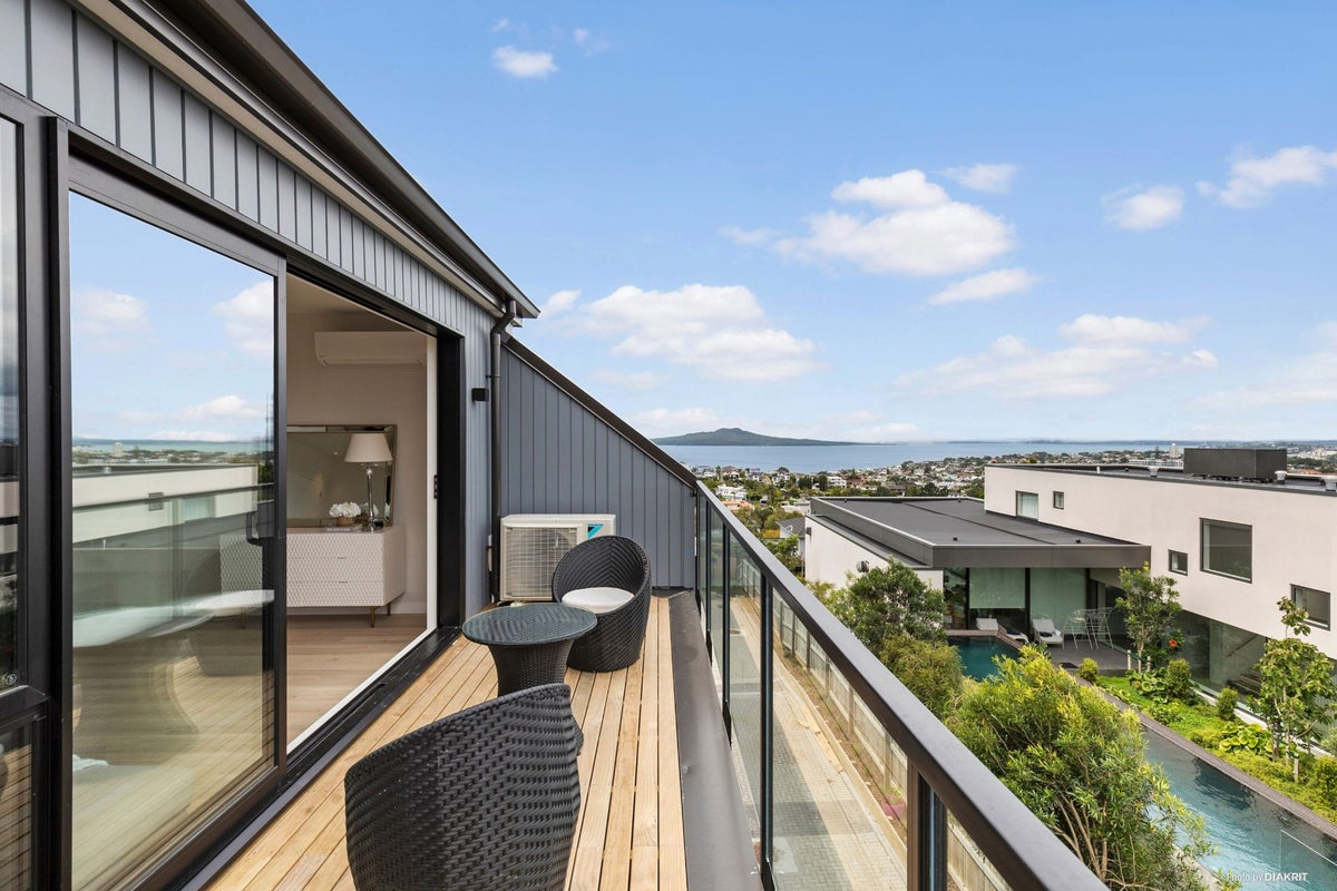 167 East Coast Road, Castor Bay, Auckland - Carousel 1