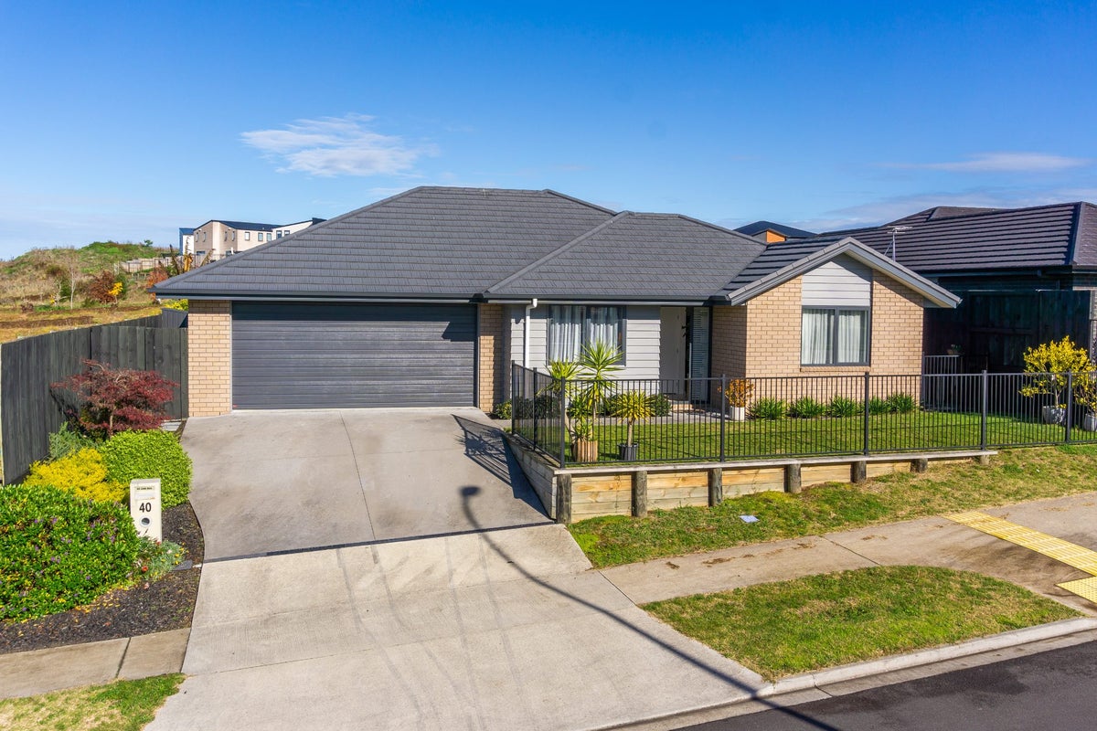 40 Ladeira Place, Fitzroy, Hamilton - Carousel 1