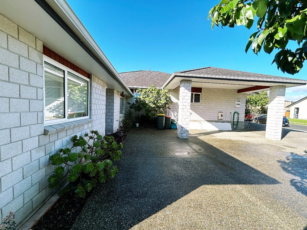 13 Longbow Terrace, Flagstaff, Hamilton - Carousel 2