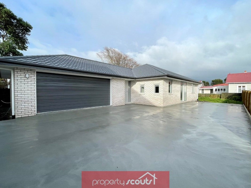 12 Wakefield Street, Welbourn, New Plymouth - Carousel 1