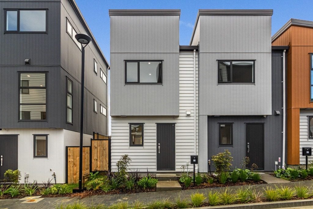 13 Raupeti Lane, Henderson, Auckland - Carousel 1