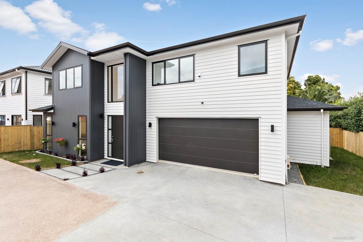 14 Armstrong Place, New Lynn, Auckland - Carousel 1