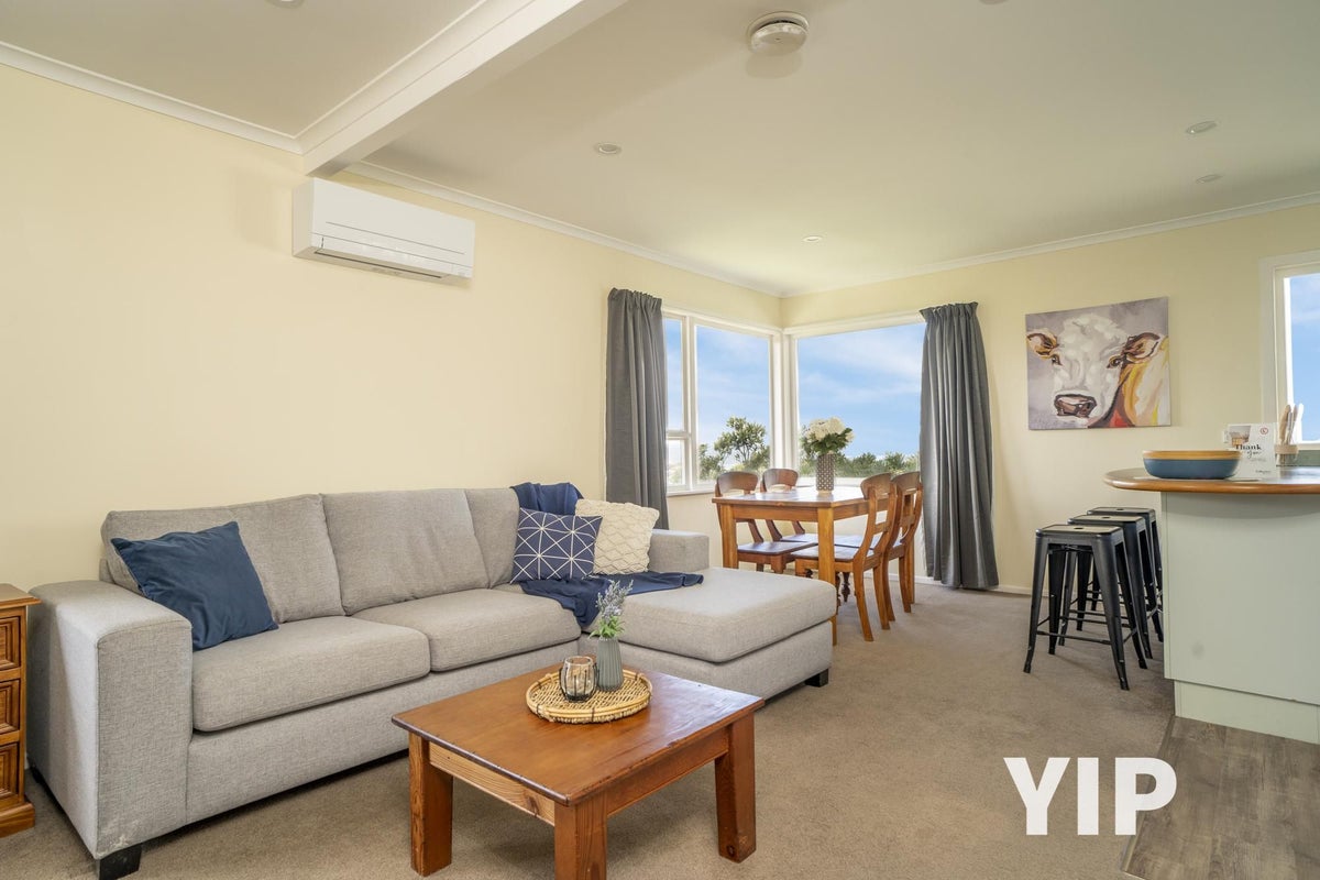 16 Salford Street, Newlands, Wellington - Carousel 2