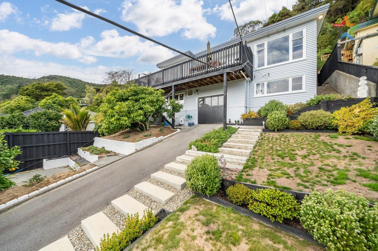 27 Wyndrum Avenue, Waterloo, Lower Hutt - Carousel 1