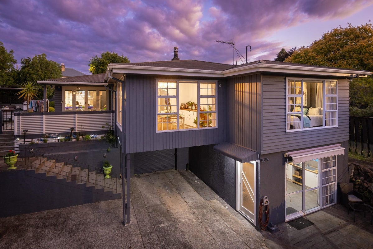 13 Moore Street, Forest Lake, Hamilton - Carousel 1
