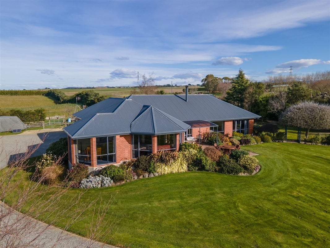 379 Fraser Road, Rosewill - Carousel 1