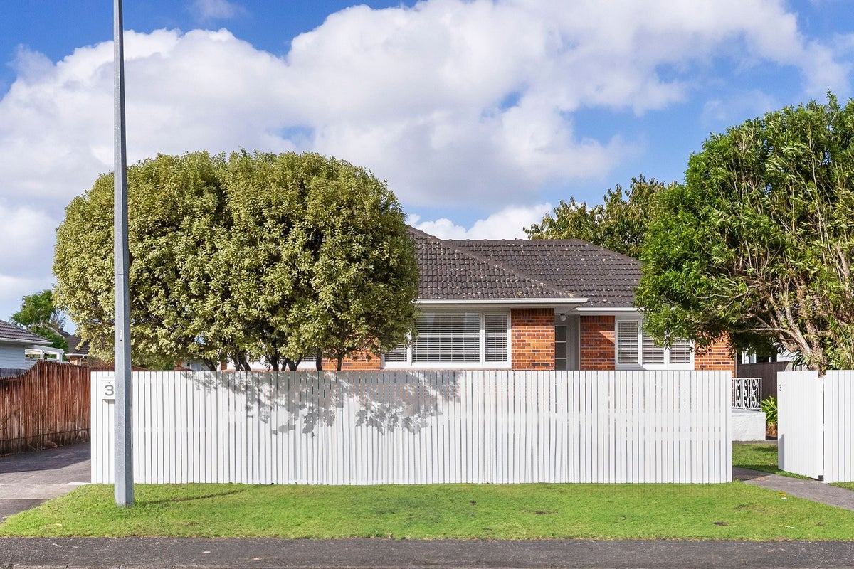 3 Roby Street, Te Atatu Peninsula, Waitakere City, Auckland - Carousel 1