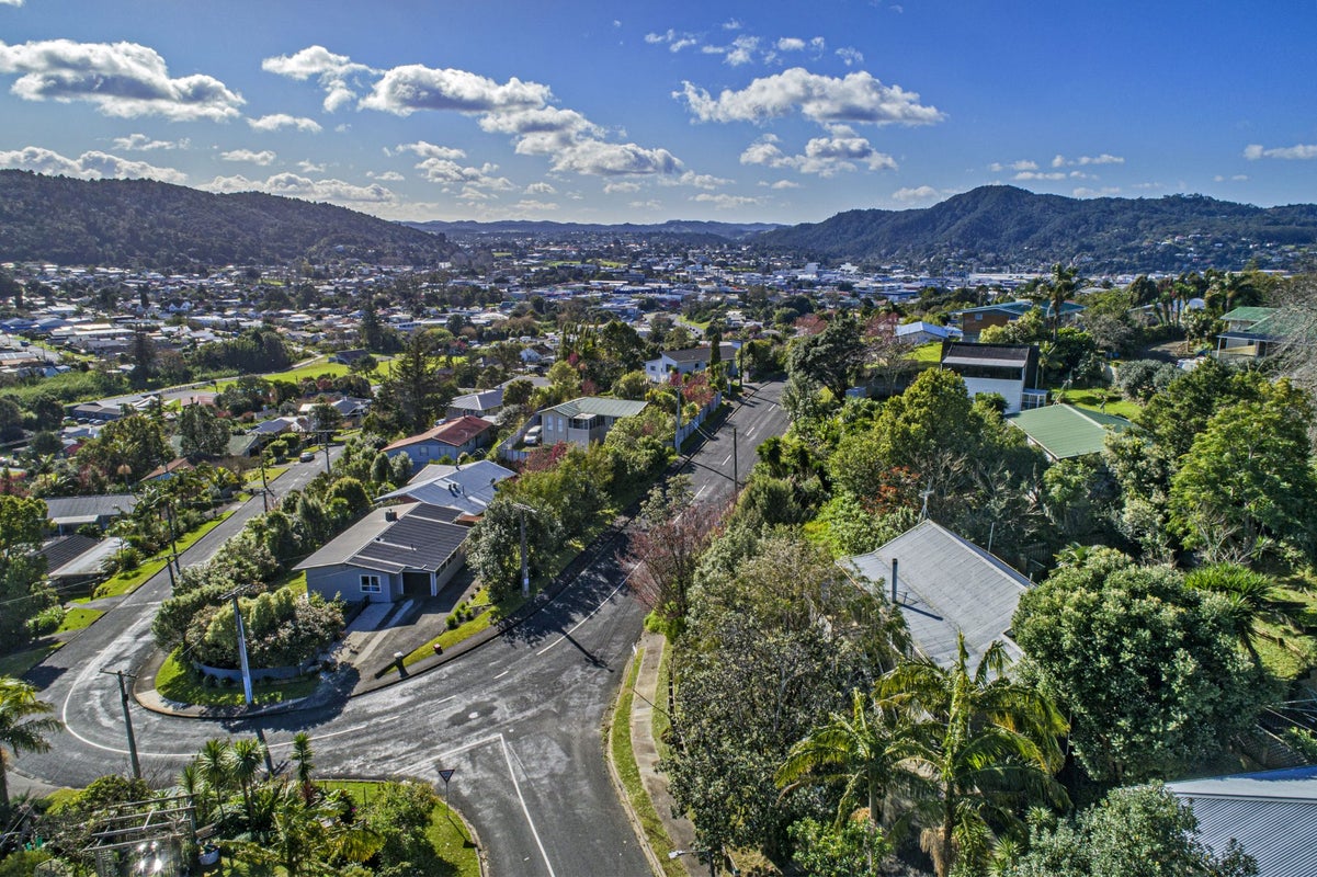 53 Hilltop Avenue, Morningside, Whangarei - Carousel 1